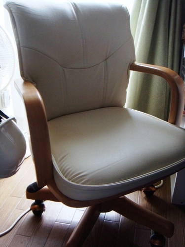 新しい椅子.JPG
